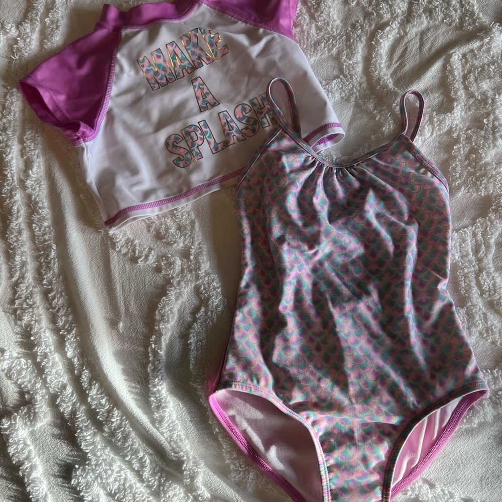 Girls swimsuit. Target brand. Size XS (4/5).
